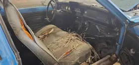 202.AM1D76 AMERICAN MOTORS Gremlin Front Buckets Seats Left