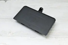 5A1DB22 BMW Front Center Console Wireless Phone Charger Pad