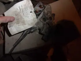 181.GM6V01 CADILLAC Hood Latch Deville