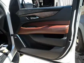 204.GM6F15 CADILLAC Escalaesv Front Door Panel