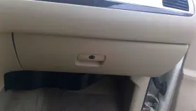 260.GM6B10 CADILLAC Glove Box Escalade