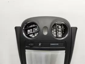 131.GM1411 CHEVROLET Hhr Radio Surround