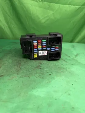 20828608 CHEVROLET Cabin Fuse Box Junction Gmc Silverado
