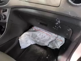 260.GM1G15 CHEVROLET Trax Glove Box