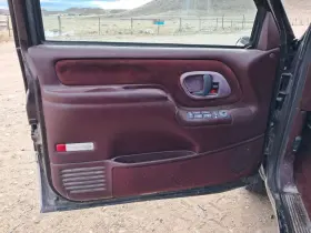 204.GM8B96 CHEVROLET TRUCK Left Front Door Panel Tahoe