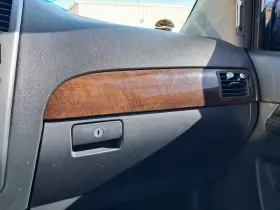 260.DA1310 FACTORY OEM Armada Glove Box