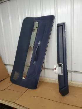 204.FD1Q87 FORD Front Door Panel Crown