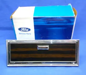 D8LY-65238A06-A FORD LINCOLN Nos Armrest Ashtray Bezel