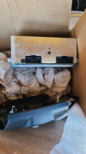 D2BT-19C107-AA FORD MOTOR COMPANY Am Fm Single Cd Radio #2