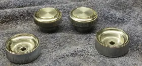 1487060 GENERAL MOTORS Cadillacs Set Radio Knobs
