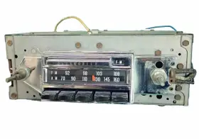 7300113 GENERAL MOTORS Body Am Fm Radio Clean Video Olds