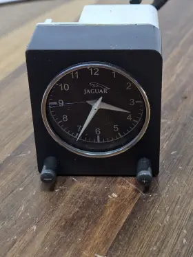 243.JA1S02 JAGUAR Center Middle Clock Dash XJ8
