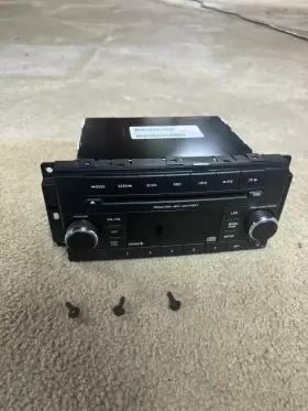03915C JEEP Single Disc Cd Player Radio Receiver Res Liberty #2