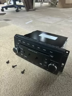 03915C JEEP Single Disc Cd Player Radio Receiver Res Liberty #3