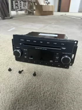 03915C JEEP Single Disc Cd Player Radio Receiver Res Liberty