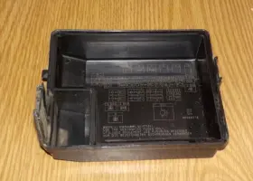MR588273 MITSUBISHI Top Fuse Box Lid Cover Eclipse #2