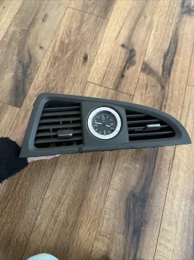 25810-3W700 NISSAN Center Dash Vent Analog Clock Bezel QX4