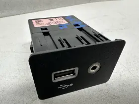 284H37FH0A NISSAN Kicks Dash Usb Port Jack Media Hub Versa #2