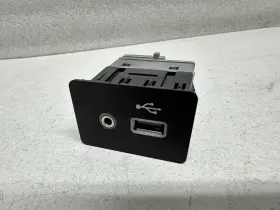 284H37FH0A NISSAN Kicks Dash Usb Port Jack Media Hub Versa