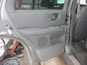 205.GM3201 OLDSMOBILE Bravada Door Panel Rear