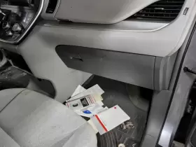 260.TO1417 TOYOTA Glove Box Sienna
