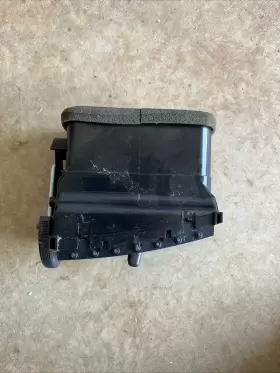 55670-35090 TOYOTA Left Center Dash Vent Louver 4RUNNER #2