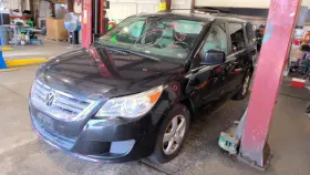 204.VW1411 VOLKSWAGEN Front Door Panel Routan #2