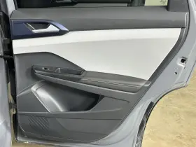 205.VW1624 VOLKSWAGEN Taos Door Panel Rear