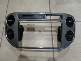 5M0-819-733 VOLKSWAGEN Dash Center Air Vent Grille Radio Vw