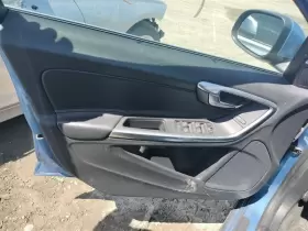 39824506 VOLVO Driver Front Door Panel S60