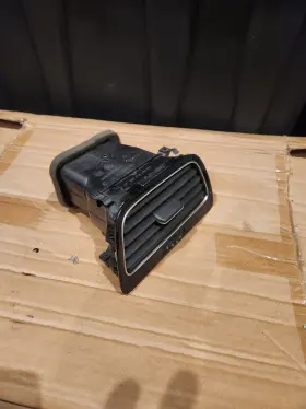 5G1819248B VW Right Dash Air Vent Gti MK7 Golf